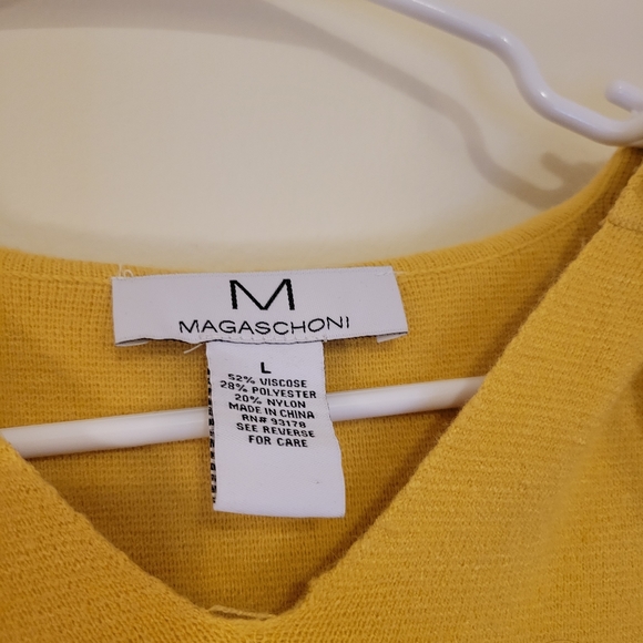 New Soft Sweater - Picture 3 of 3